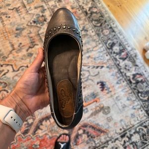 NEW FreeBirds Never worn. These run small.. they are a size 7 but fit 6 or 6.5